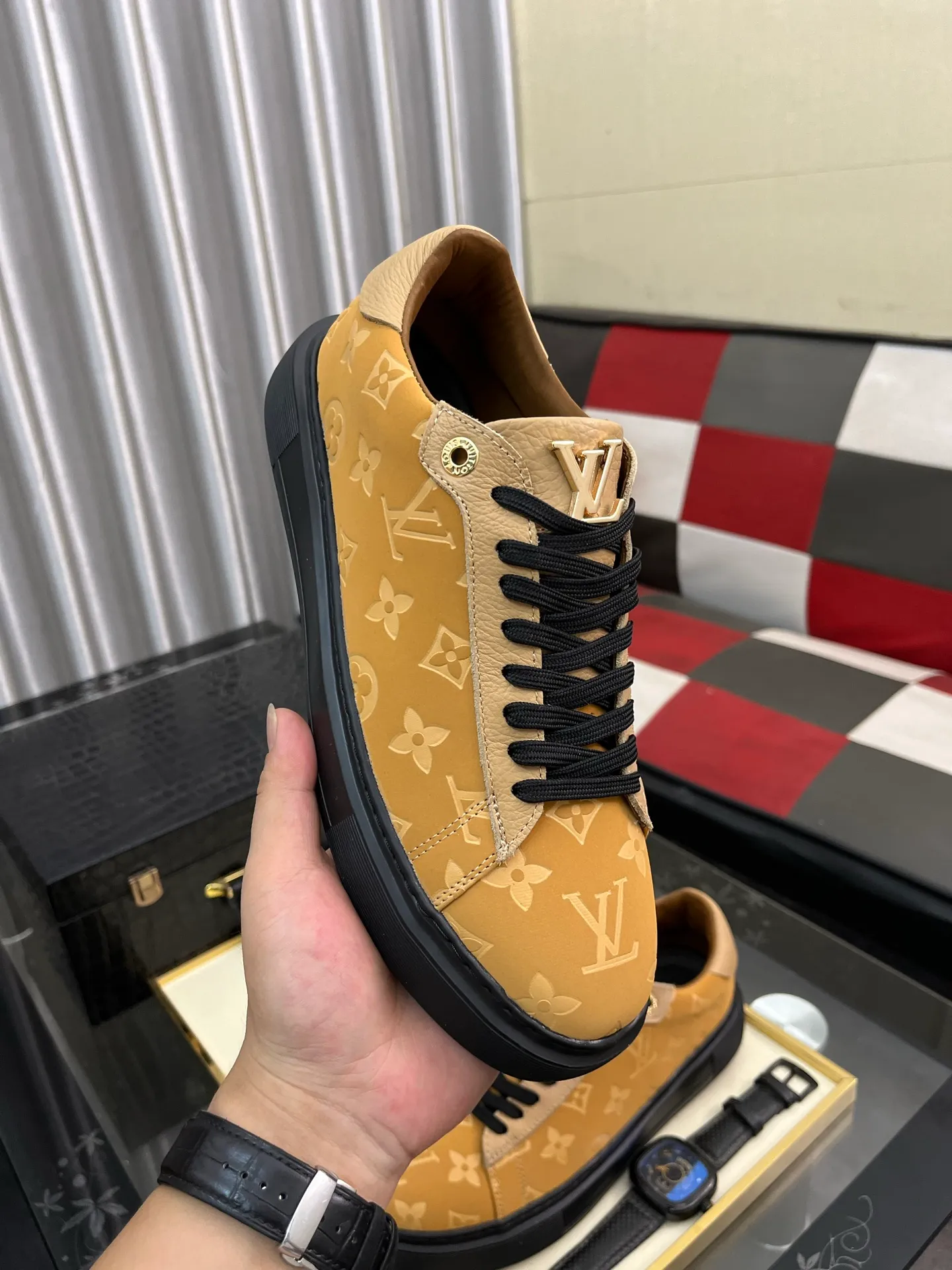Men's shoes 💰440⌚️⌚️《LV》latest men's casual shoes, genuine leather lining, rubber wear-resistant outsole, fine lines and beautiful strips, not too much decoration, European and American style, comfortable and high-end, code number: 38 to 44 45 can be customized, 3️⃣colors are available